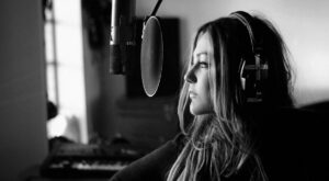 Estrenamos en exclusiva el videoclip de ‘100 metros’, lo nuevo de Amaia Montero junto a Lucas Vidal