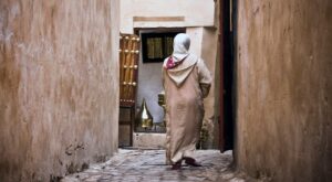 Esta activista afgana hizo crecer a su hija como un niño para darle una vida mejor