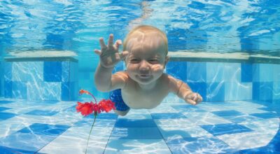 Estimulación acuática en bebés: un chapuzón beneficioso y divertido para ellos y para ti