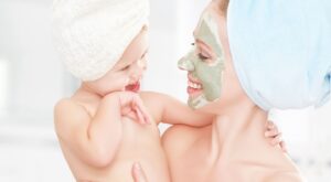 ¿Acabas de ser mamá? Productos de belleza imprescindibles en tu neceser post parto