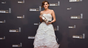 Kristen Stewart cumple 23 años, ¡repasamos sus mejores looks!