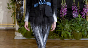 Seda y curvas para una mujer de silueta sensual es la propuesta de Alexis Mabill