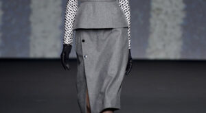 Superposiciones, rayas y un iinvierno a todo color con Dior en el desfile París