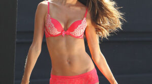 Dale a tu lencería una dosis de color