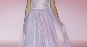 Una novia en blanco y rosa, por Hannibal Laguna