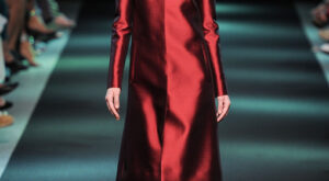 Predominancia de colores cálidos y cortes de princesa para el desfile de Georges