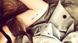 Tatuajes de flechas: ¡encuentra tu camino!