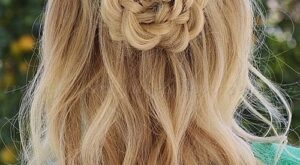 Trenzas en forma de flor, el peinado que no te podrás sacar de la cabeza