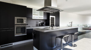 Ante todo elegante… Más de 30 ideas para una cocina en negro y chic