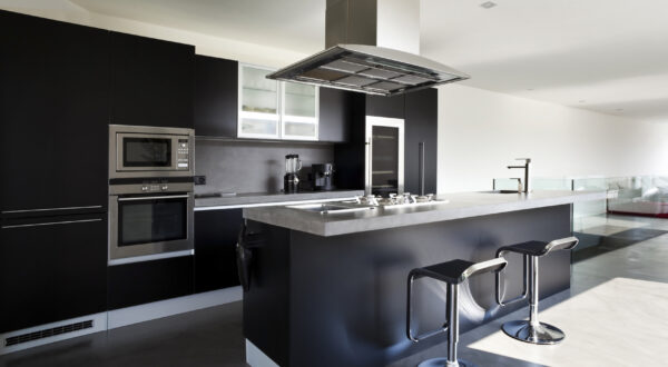 Ante todo elegante… Más de 30 ideas para una cocina en negro y chic