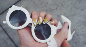 50 nail arts con piñas que no te querrás quitar en todo el verano