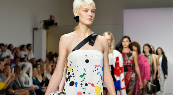 Los vestidos de tul de Óscar de la Renta conquistan Nueva York