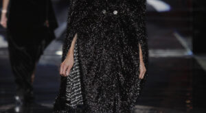 Roberto Verino rinde homenaje a la Ciudad de la Luz en MBFWM