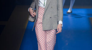 Gucci apuesta por una colección repleta de miradas al pasado