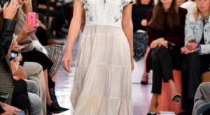 Chloé reinventa la feminidad en la Paris Fashion Week