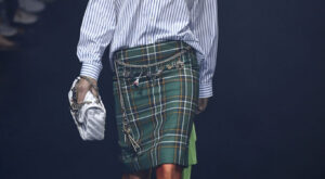 Balenciaga renueva su esencia en Paris Fashion Week