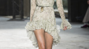Giambattista Valli y su oda al amor en Paris Fashion Week