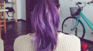 Coloración en tonos berenjena: 30 ideas para dar con el look perfecto