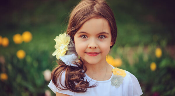 30 peinados con flores ideales para niñas