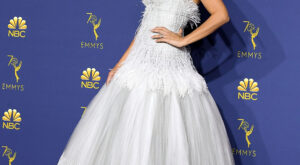 Premios Emmy 2018: los looks de la alfombra roja