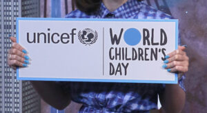 El peculiar estilo de Millie Bobby Brown, la embajadora más joven de Unicef