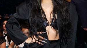 ¡Rosalía arrasa por donde pasa! Estos son los mejores looks de la Gala de los Grammy Latinos 2019