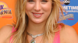 Penny, Penny, Penny… Kaley Cuoco cumple 34 años y lo celebramos repasando su evolución facial!