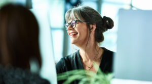 Empodera a tus compañeras: frases para mujeres en el trabajo