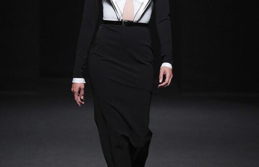 Oscuridad y corte sirena para la colección de Stéphane Rolland