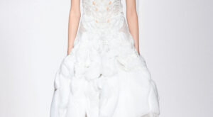 Yiqing Yin y su espectacular traje de noche