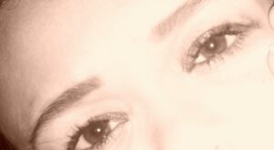 … UNA BRUJA,LLENA DE  MAGIA  Y MISTERIO…