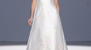 Pasarela Gaudí Novias 2010: Elizabeth Barboza by Pronuptia Paris