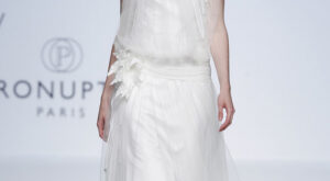 Barcelona Bridal Week 2011: ELISABETH BARBOZA By PRONUPTIA PARIS
