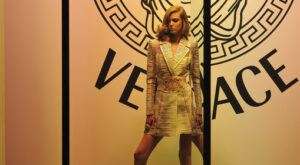 Versace abre la Alta Costura de París