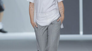 Irreverente y original. David Delfin conquista la pasarela