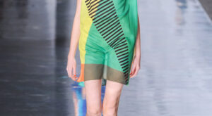 Issey Miyake – Paris Fashion Week Primavera Verano 2013