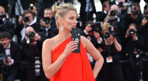 Kate Moss, los looks de la chica rebelde de la pasarela