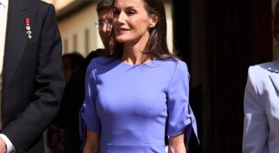 Letizia eclipsa el Día del Libro con este vestido azul acuarela ideal para invitadas de boda de día