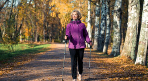 Senderismo después de los 60: la regla 30-60, el truco sencillo para caminar más tiempo sin cansarse