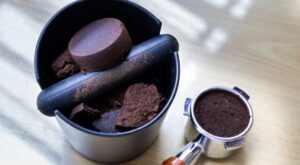 Ni lo tires ni lo ignores: el truco de limpieza con café usado y bicarbonato que está en boca de todos este 2026