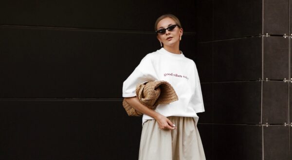 Parfois agotará las faldas que mejor sientan esta primavera después de los 40 (y sí, son más cómodas que tus vaqueros)