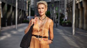 Ni botas ni sandalias: este es el calzado estrella de primavera que afina la silueta y triunfa a partir de los 50