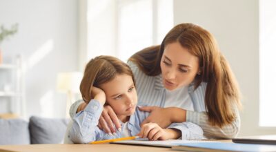 “No tengo tiempo”: Estas 3 frases podrían dañar la autoestima del niño sin darnos cuenta, según dos expertas