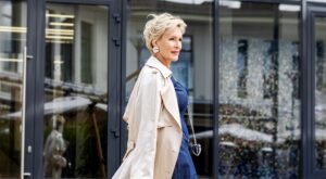 Zapatillas sí, pero así: las Skechers rosa palo que suman altura y arrasarán esta primavera a partir de los 50