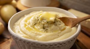 Si tu puré de patatas queda soso, los franceses recomiendan este truco que podría cambiarlo todo (y no te lo imaginas)