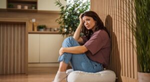 Si repites estas frases pesimistas a diario, podrías ser más infeliz de lo que crees, según los expertos