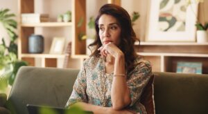 7 temas que las personas emocionalmente inteligentes nunca sacan en una conversación
