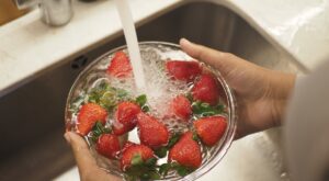 El error común que muchos cometemos al lavar las fresas de temporada y que deberíamos evitar a toda costa, según los expertos