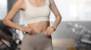 Adiós a los crunches que refuerzan el efecto de ‘pequeño flotador’ en el abdomen: este método es más eficaz para conseguir un vientre plano, según un entrenador