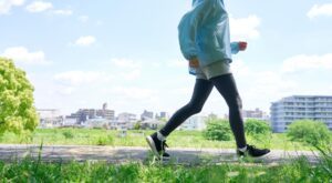 Ya no son 10.000 pasos al día: el “japanese walking”, es la caminata ideal a partor de los 50 para mantenerse en forma durante más tiempo